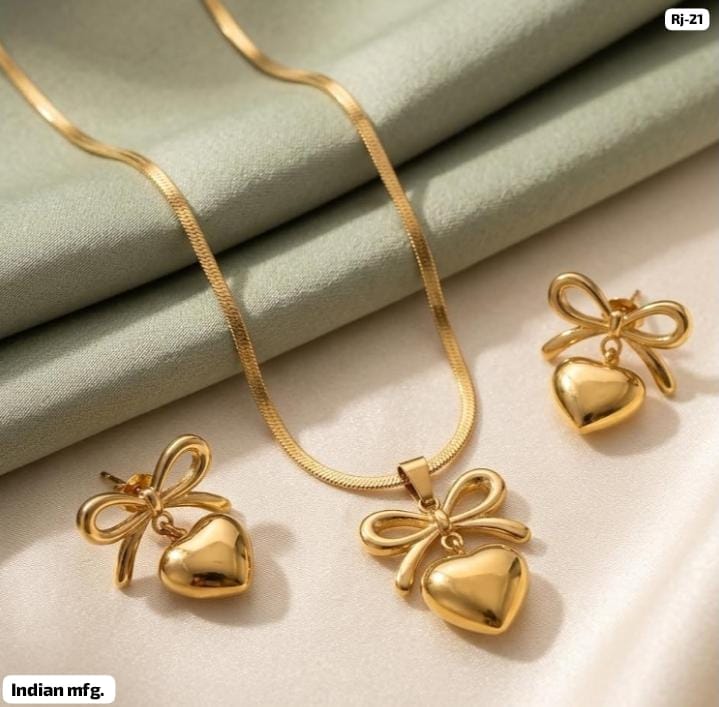 Gold-Tone Heart Pendant Jewellery Set - View 3
